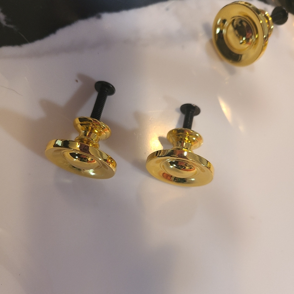 Cabnit hardware - Picture 2 of 4